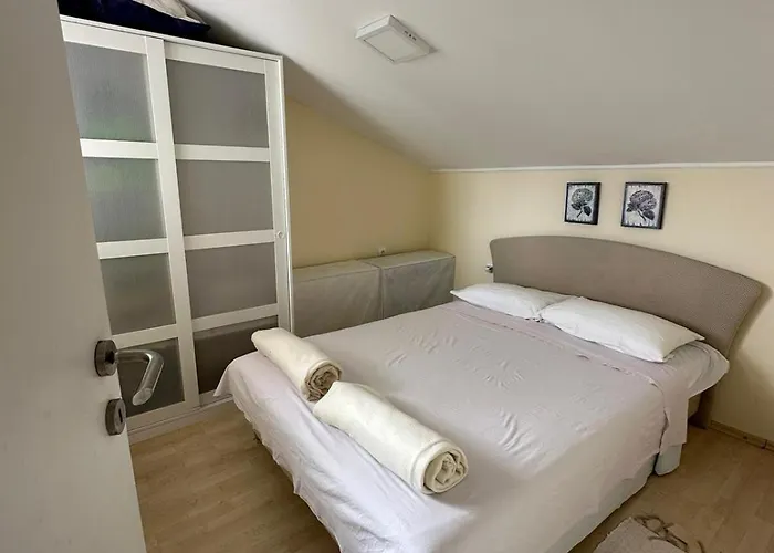 With Parking Space Seline, Paklenica - 24806 Apartamento Starigrad Paklenica